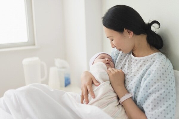 Sau sinh nên bổ sung vitSau sinh nên bổ sung vitamin gìamin gì