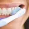 Sau sinh có nên đánh răng không? Những sai lầm cần tránh