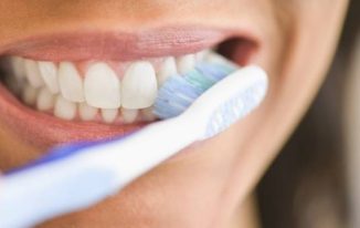 Sau sinh có nên đánh răng không? Những sai lầm cần tránh