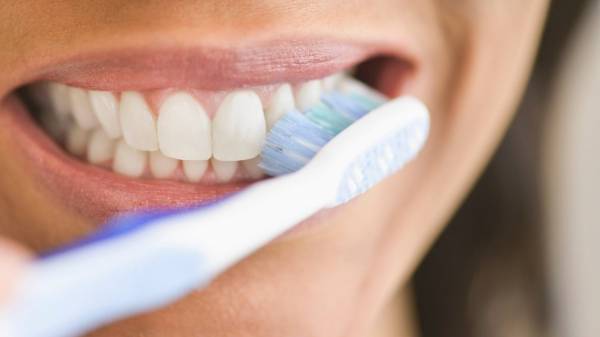 Sau sinh có nên đánh răng không? Những sai lầm cần tránh